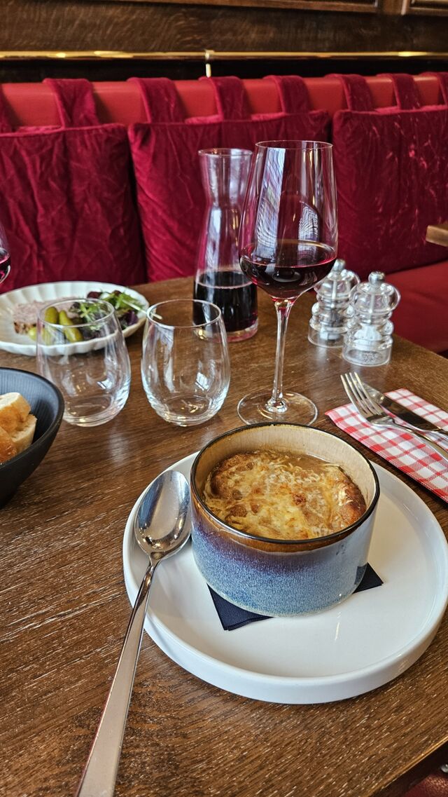 Soupe à l'oignon gratinée