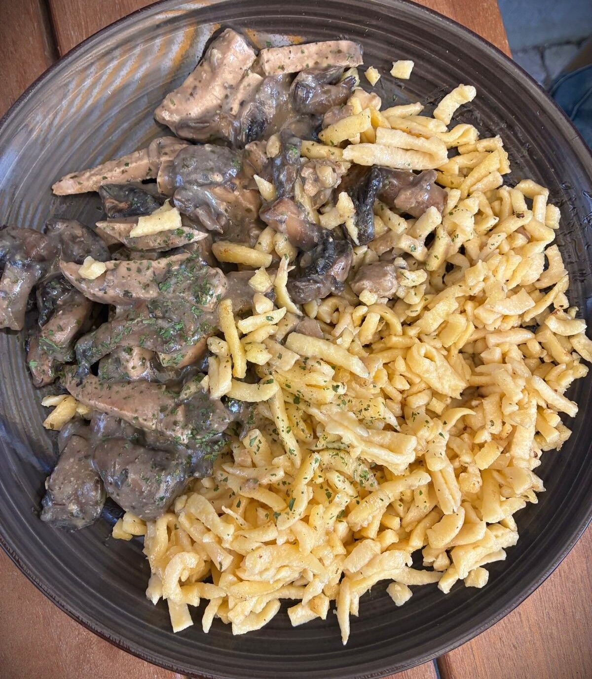 Geschnetzeltes mit Pilzrahm & Spätzle – Hausgemachter Genuss