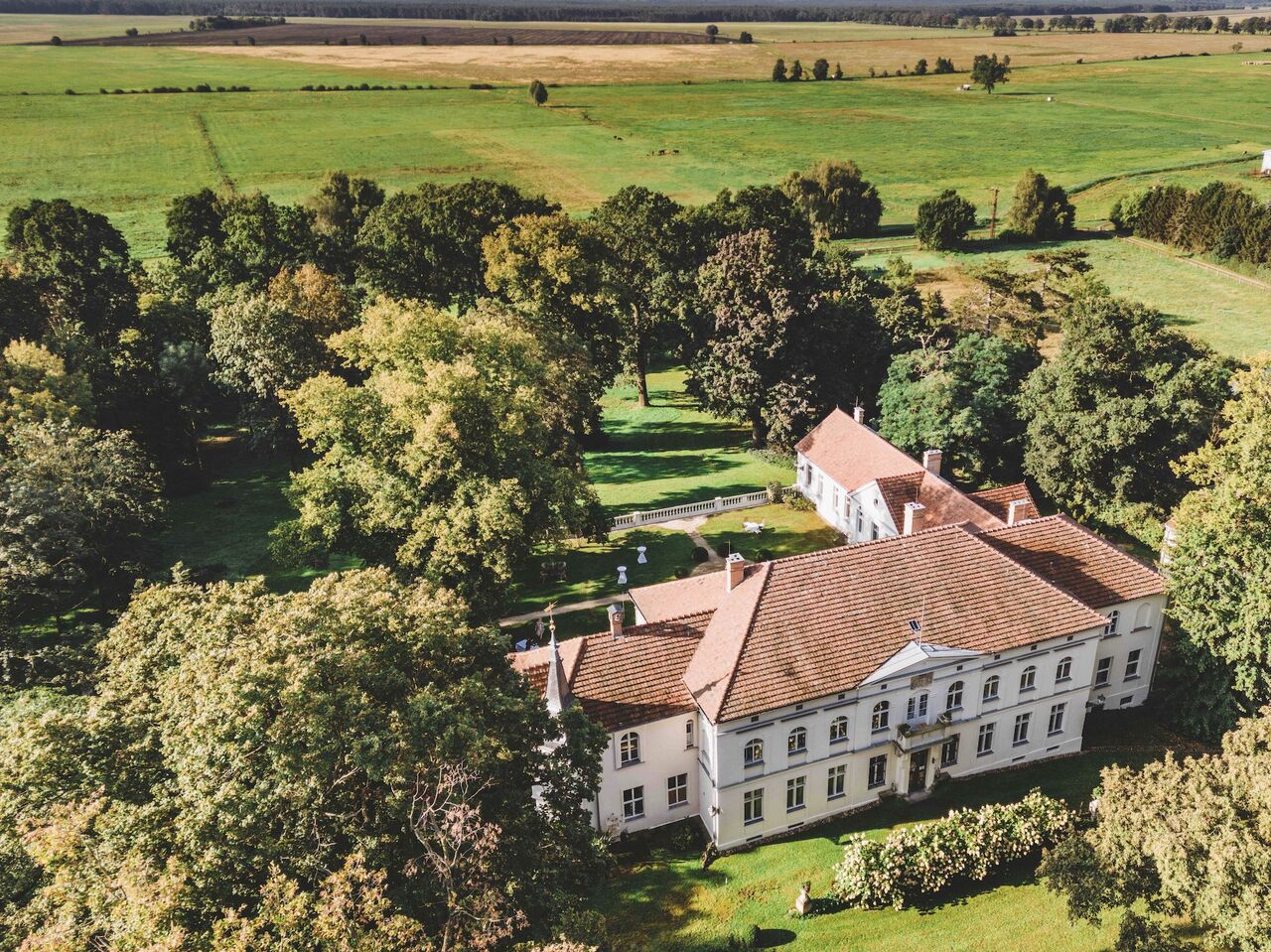 inmitten eines um 1850 angelegten Landschaftsparks