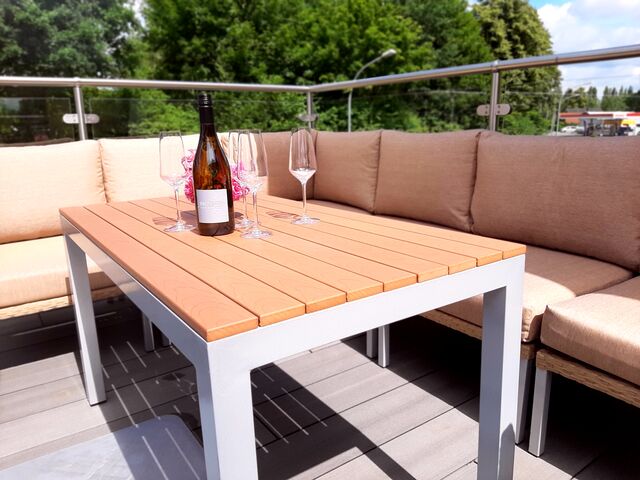 Unsere Lounge lädt zum schlemmen und genießen ein.
Urlaubsflair inklusive.