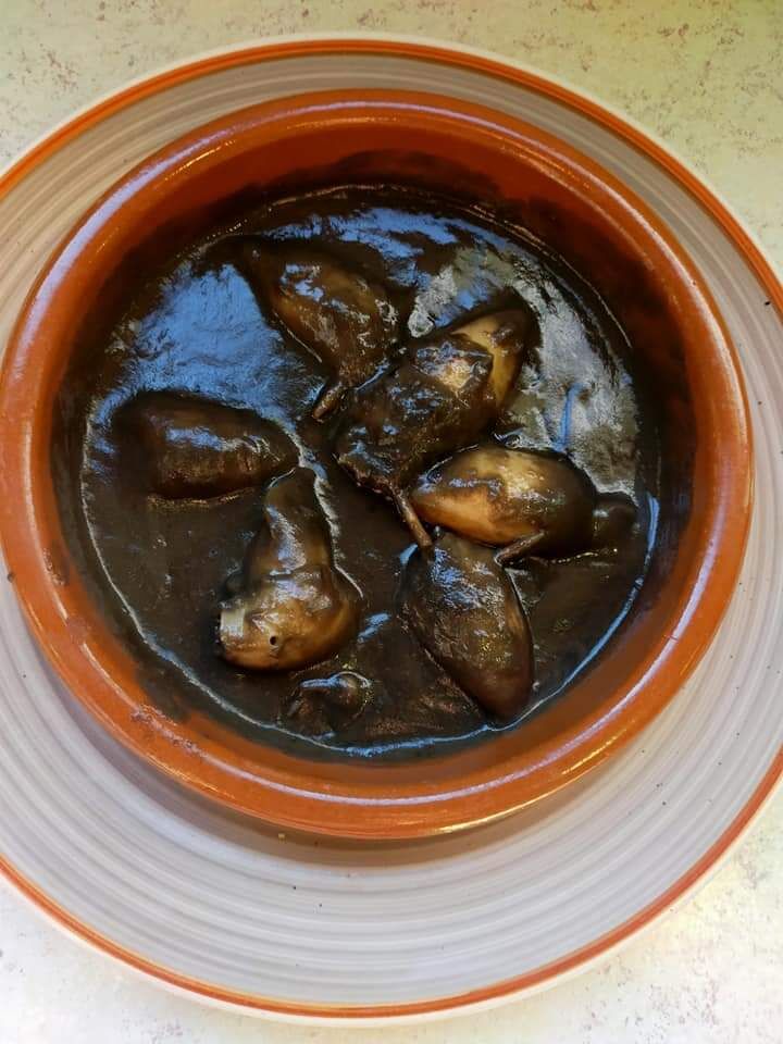 Chipirones en su tinta