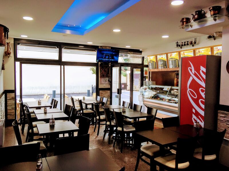 Salle du restaurant pour vos déjeuners ou vos dîners, privatisation possible sur demande 