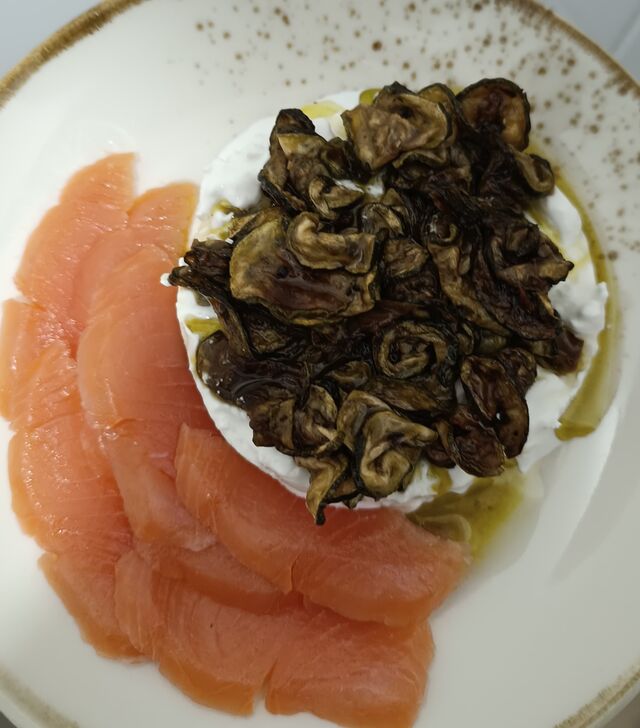 Salmone, burrata e zucchine 