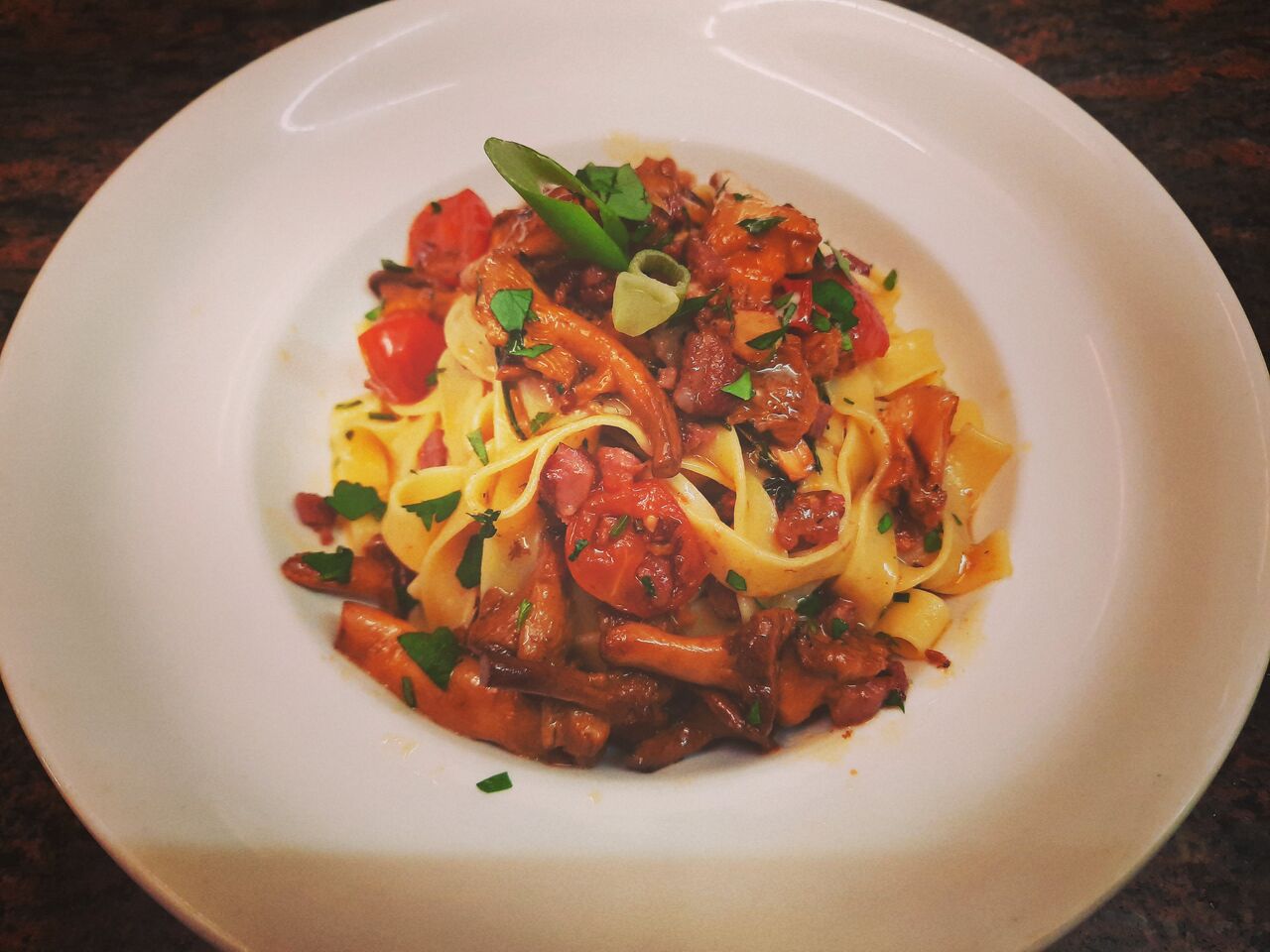 Tagliatelle Pfifferlinge mit Cherrytomaten und Speck 