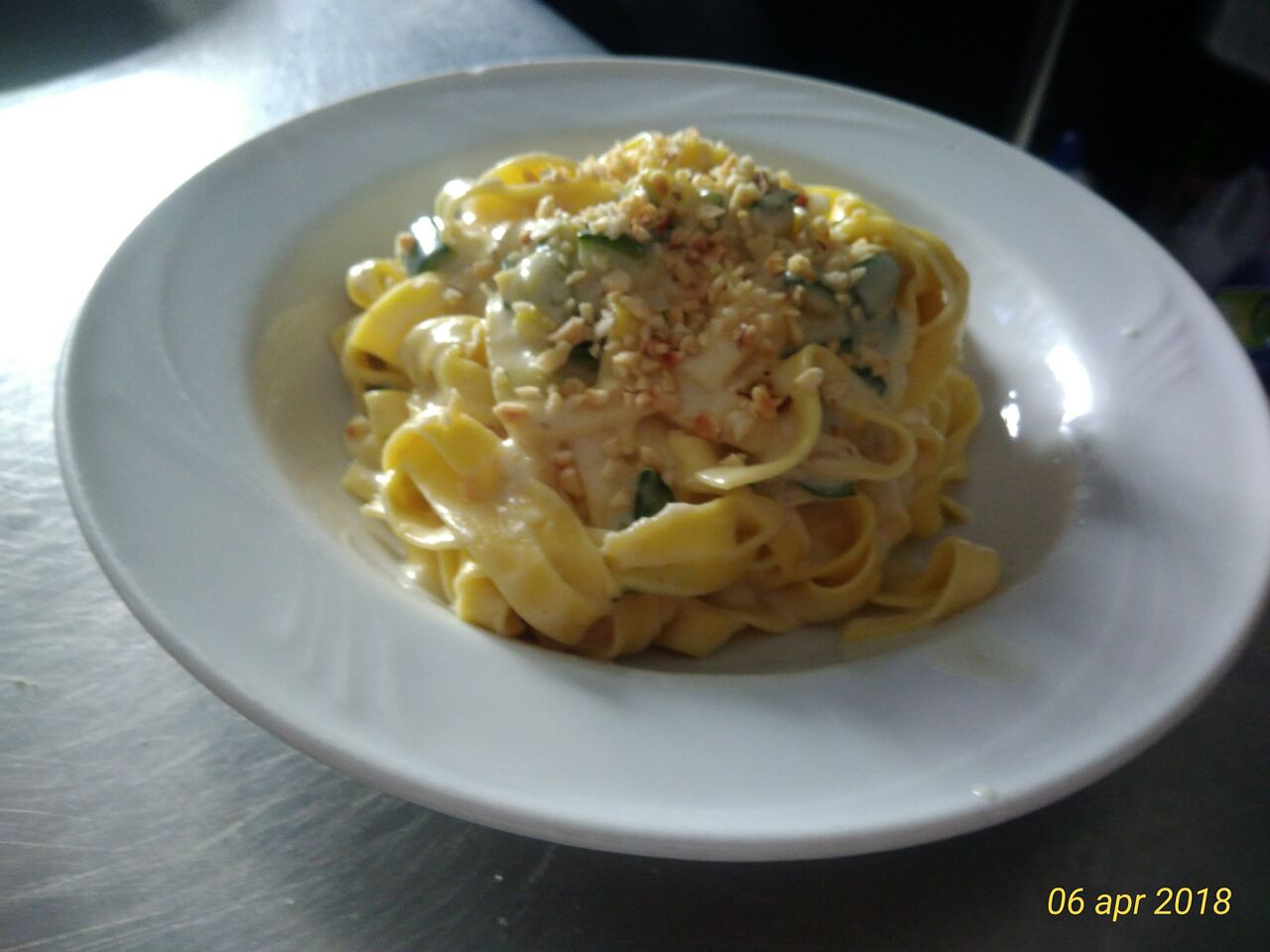 Tagliatelle fresche crema di bufala, zucchine e nocciole