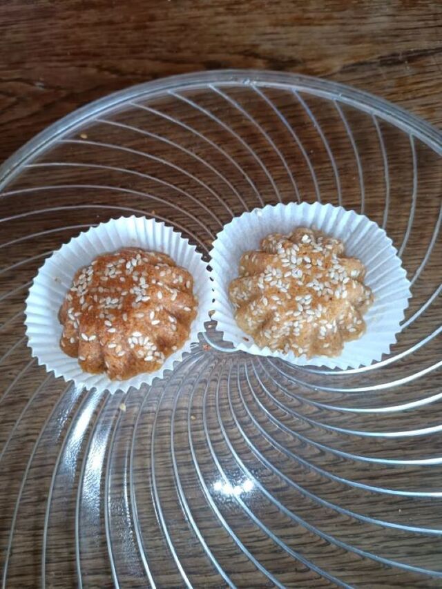 Gateaux moilleux au sésame farcie halwat turk et amande