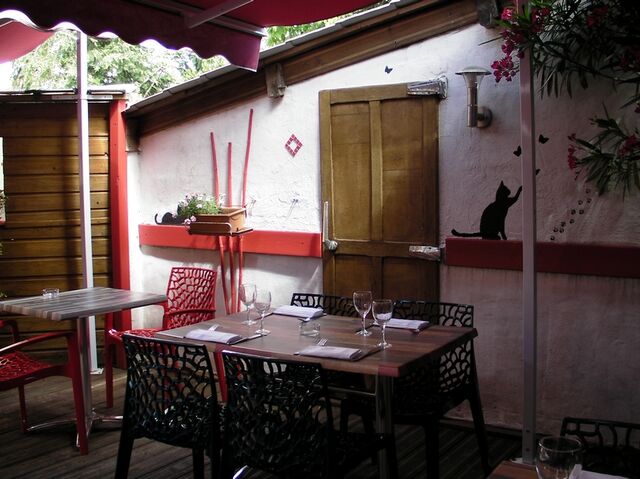 petit coin terrasse attention au chat