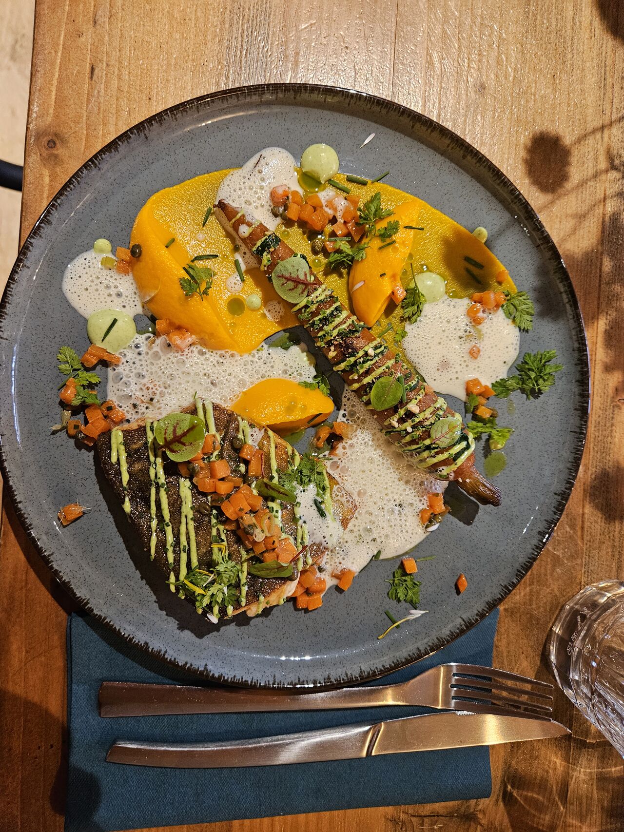 omble chevalier, carotte, condiments grenobloise