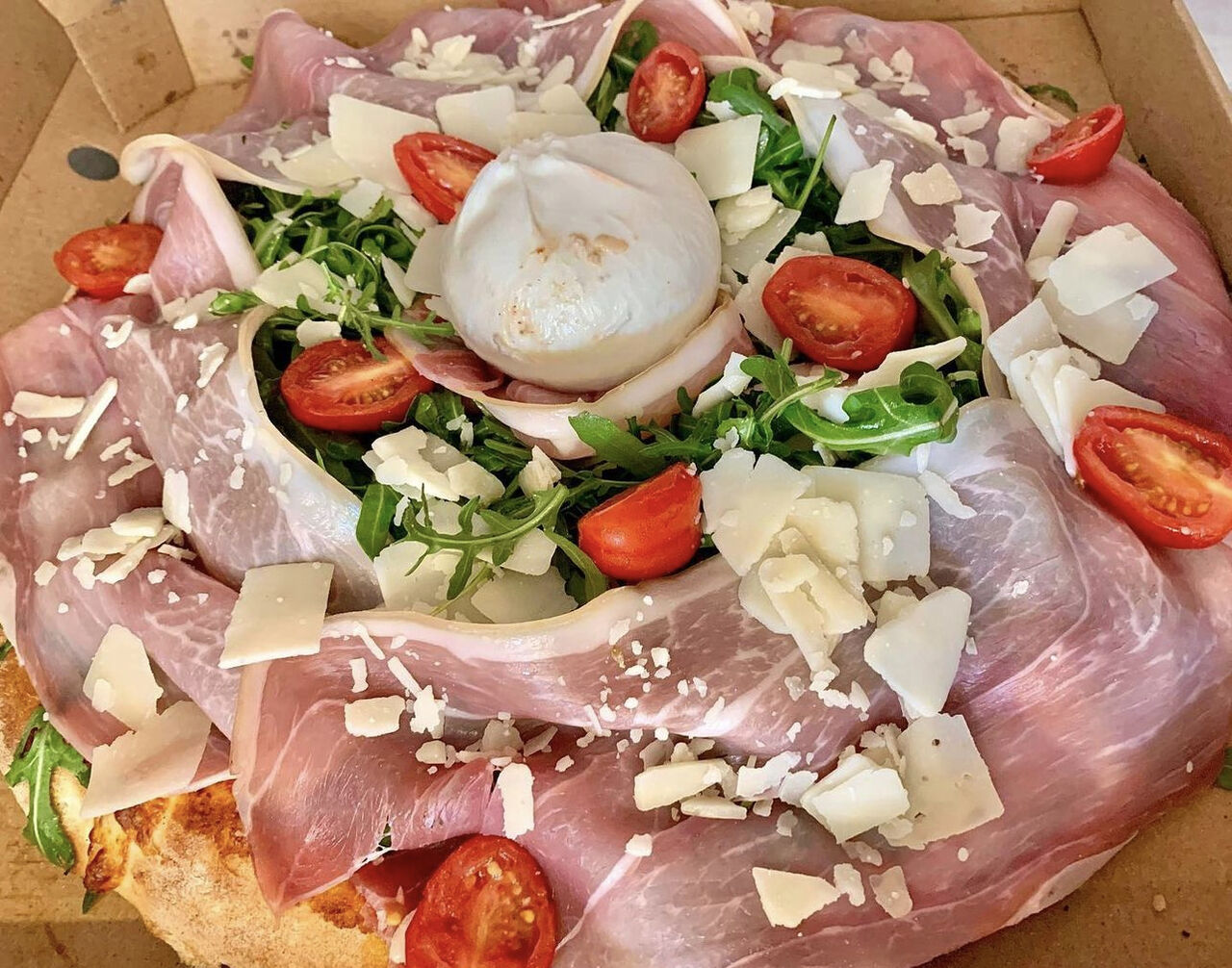 Pizza cabane jambon de pays supplément burrata