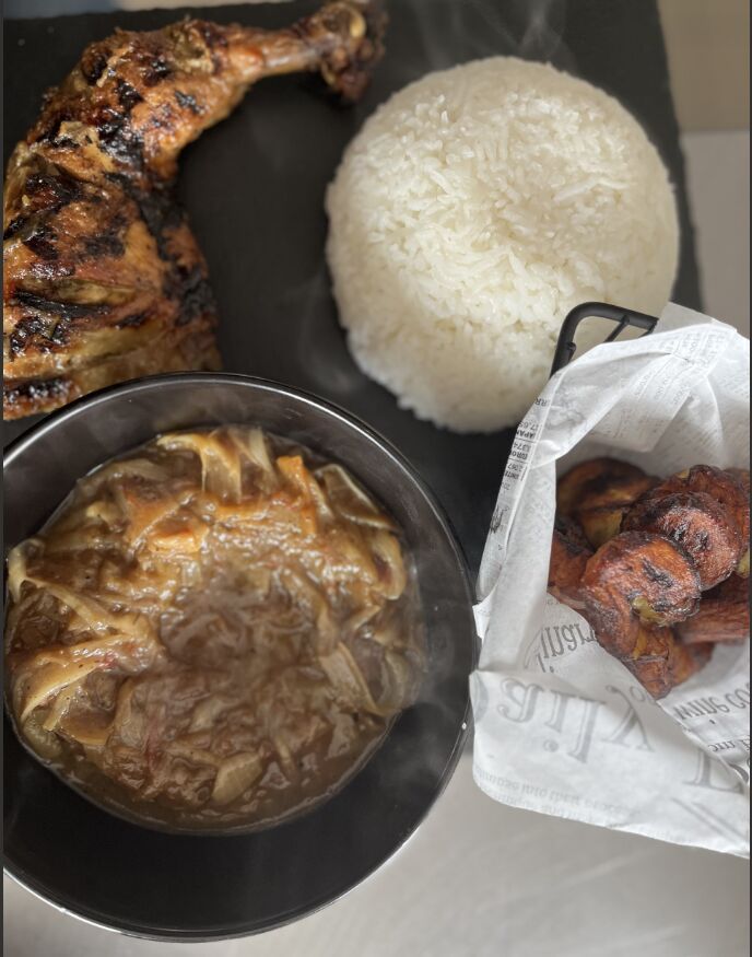 Plateau de yassa poulet & banane plantain frit 