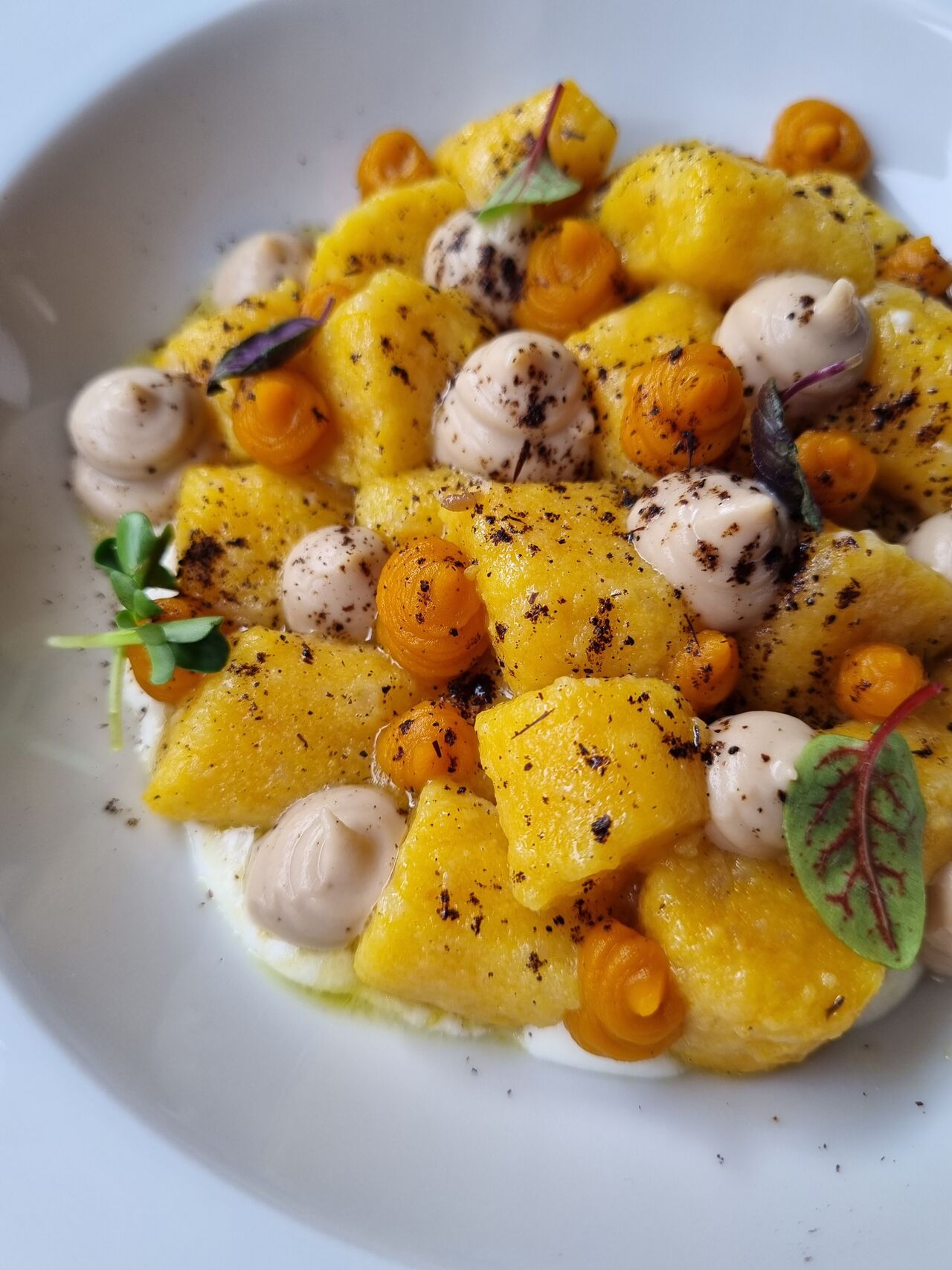 Gnocchi di zucca, castagne, caprino e orzo tostato