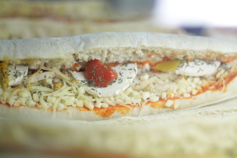 Des paninis bien garnis qui n'attendent plus qu'à être grillés au dernier moment !