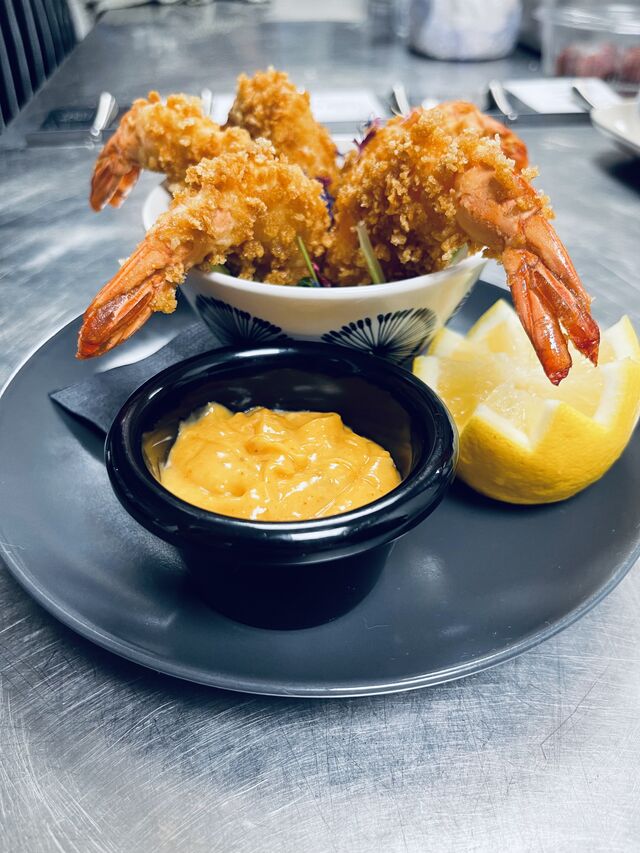 Beignets de Crevettes géantes tigrées de Madagascar (Label Rouge), pannées à la minute et sa On se retrouve c Andalouse MAISON !