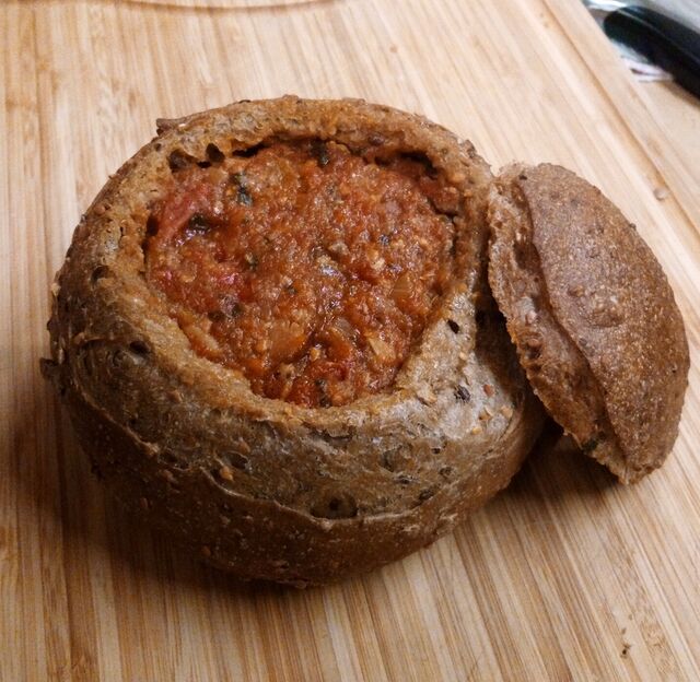 GOULASH dans sa miche de seigle