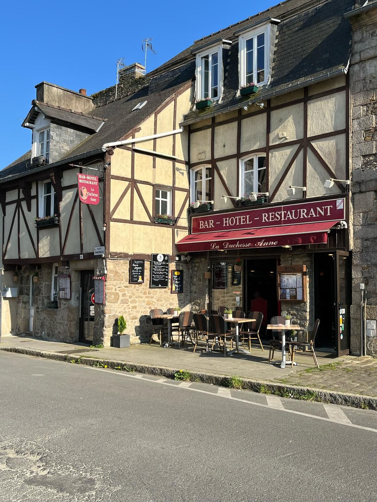10 place Duguesclin, 22100 Dinan