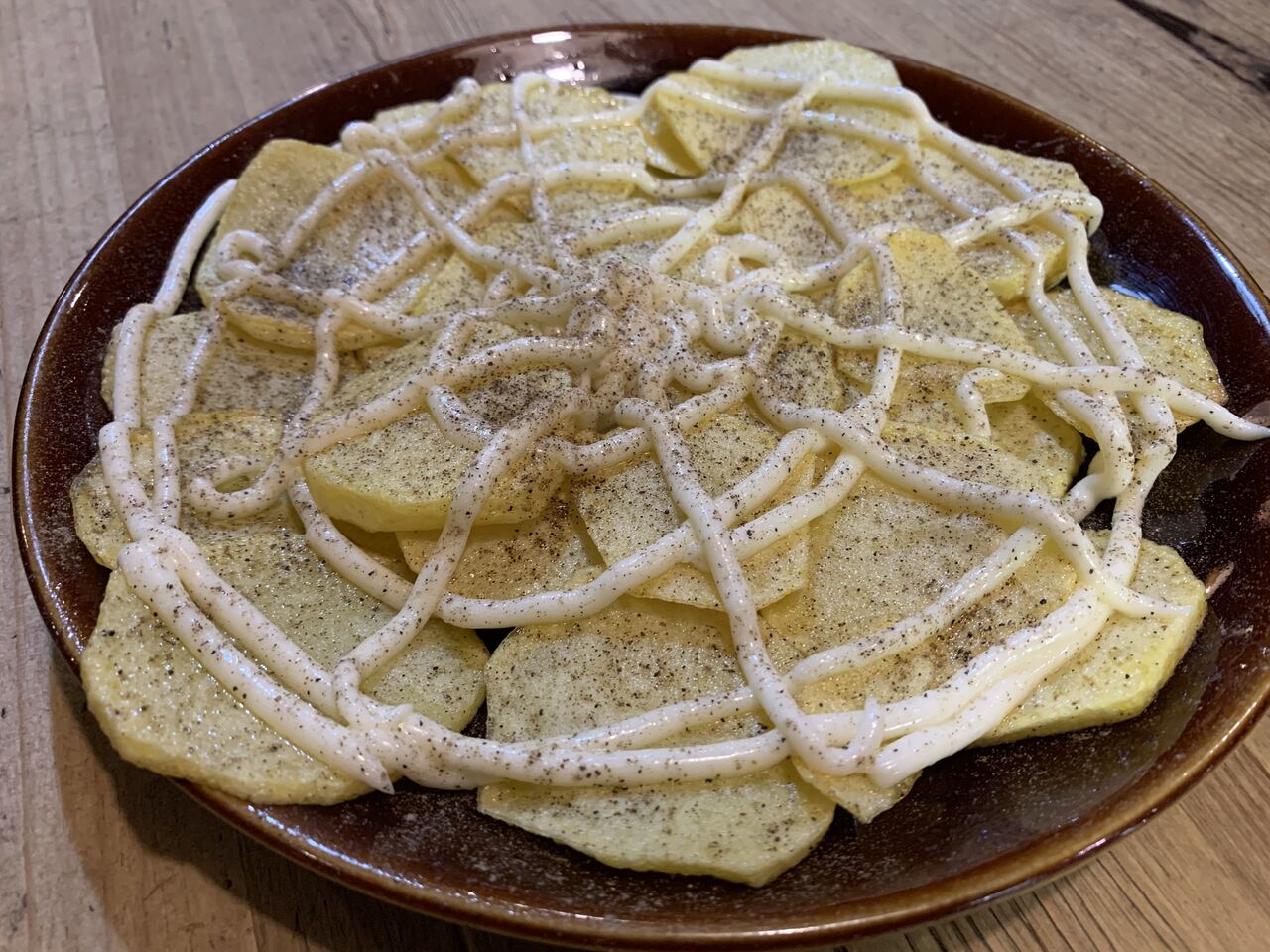 Nuestras patatas bravas, las de siempre y naturales.