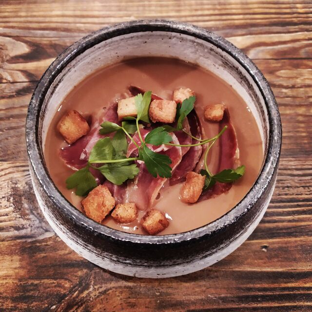 Velouté de châtaignes au café, chiffonnade de jambon Serrano