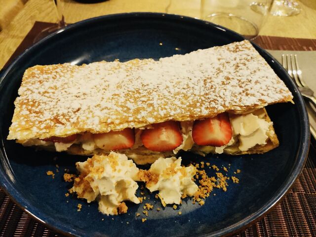 Feuilleté aux fraises et sa crème Chiboust Maison