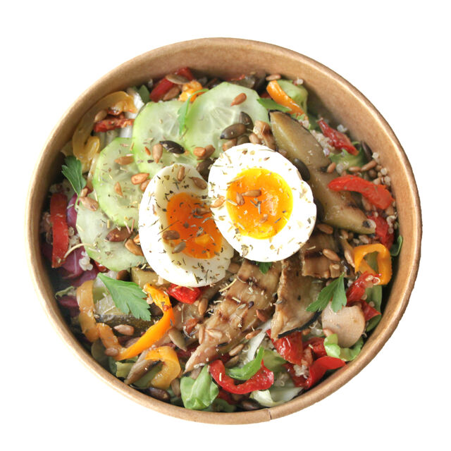 Salade végétarienne
Salade, duo de quinoa, légumes grillées marinées, tomate séchée, oeuf