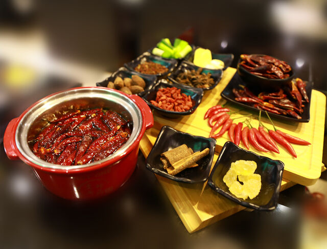 KLASSISCHE SCHARFE BRÜHE