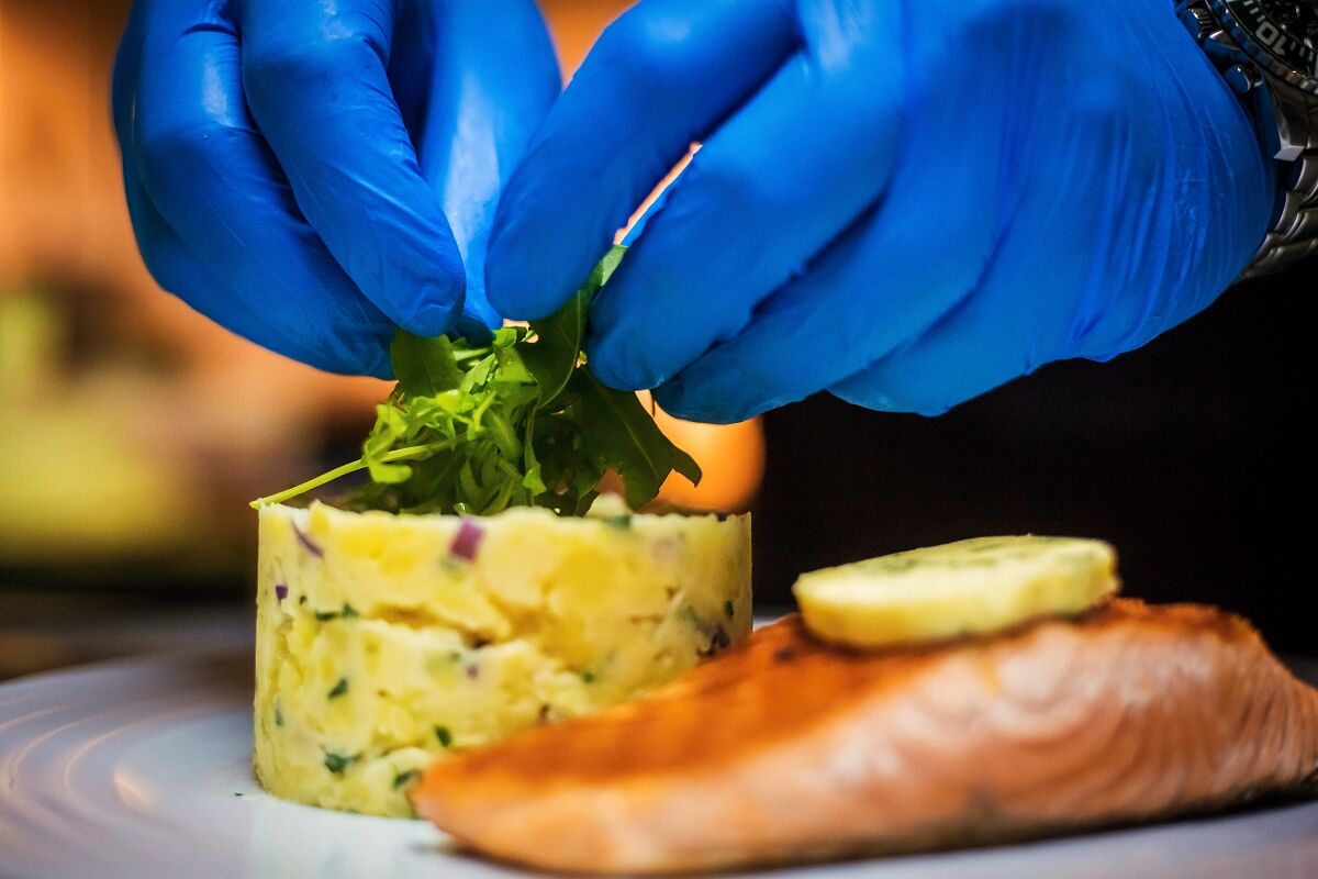 Losos se šťouchanými brambory 