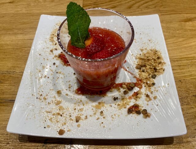 Soupe de fraises au pineau 