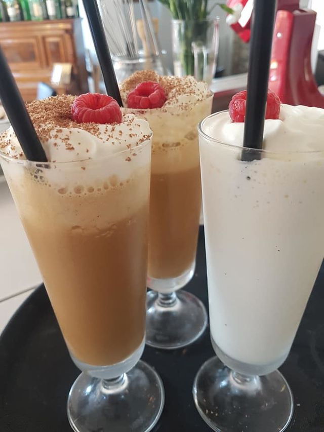 im Sommer ein Genuss, unser Eiskaffee - gerührt oder klassisch? :-)