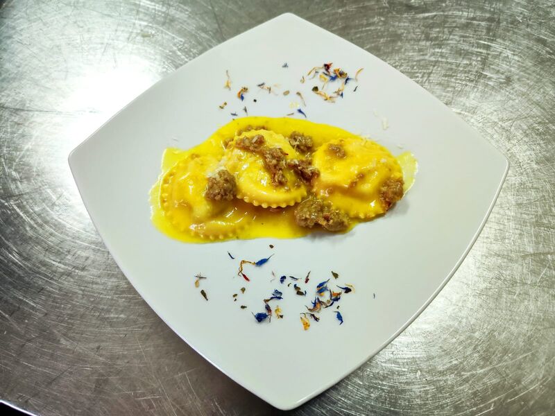 TORTELLI DI PATATE, ZAFFERANO, SALSICCIA E CANESTRATO DI CASTEL DEL MONTE 