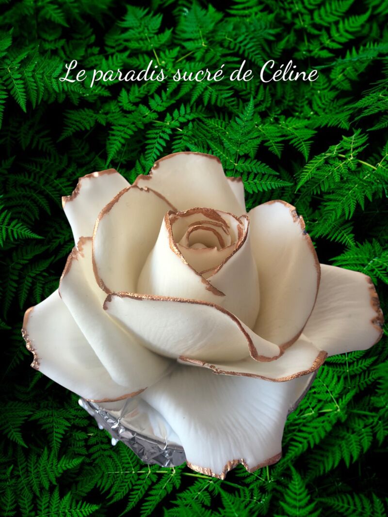 Rose en pâte à sucre