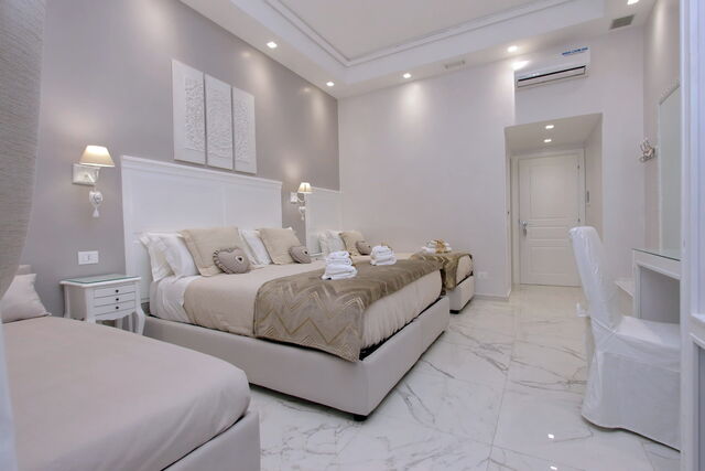 Camera Quadrupla Superior