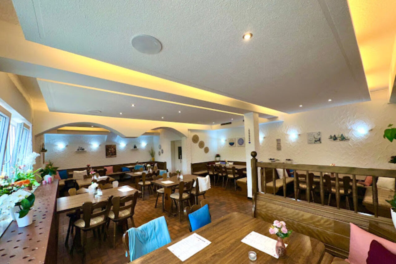 Die Natur Genießen: Lilyum Cafés Verzaubernder Außenbereich