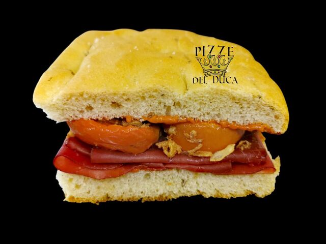 Sandwich dans une focaccia maison