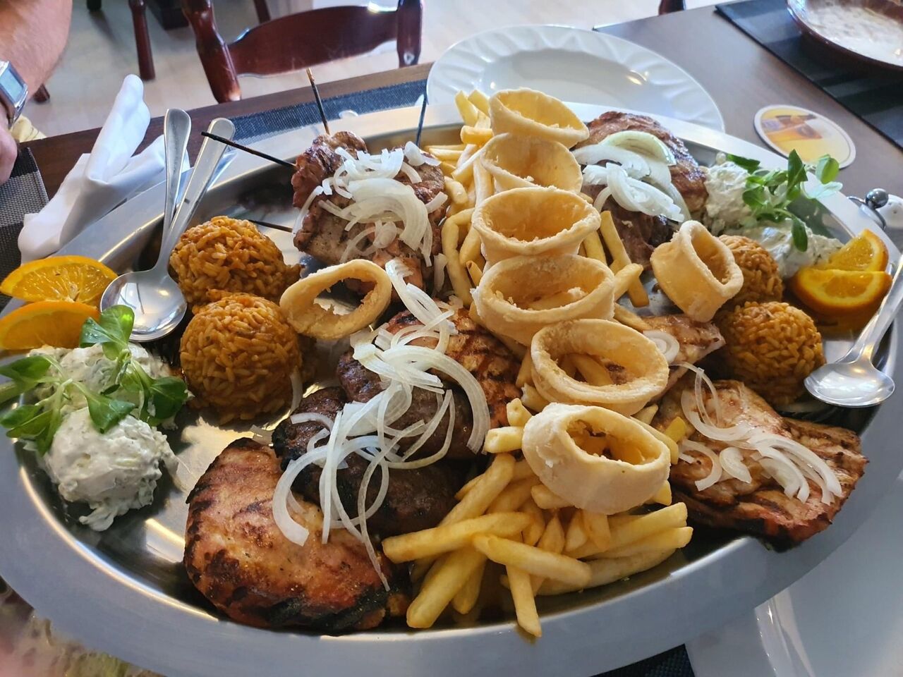 Fisch und Fleischplatte
