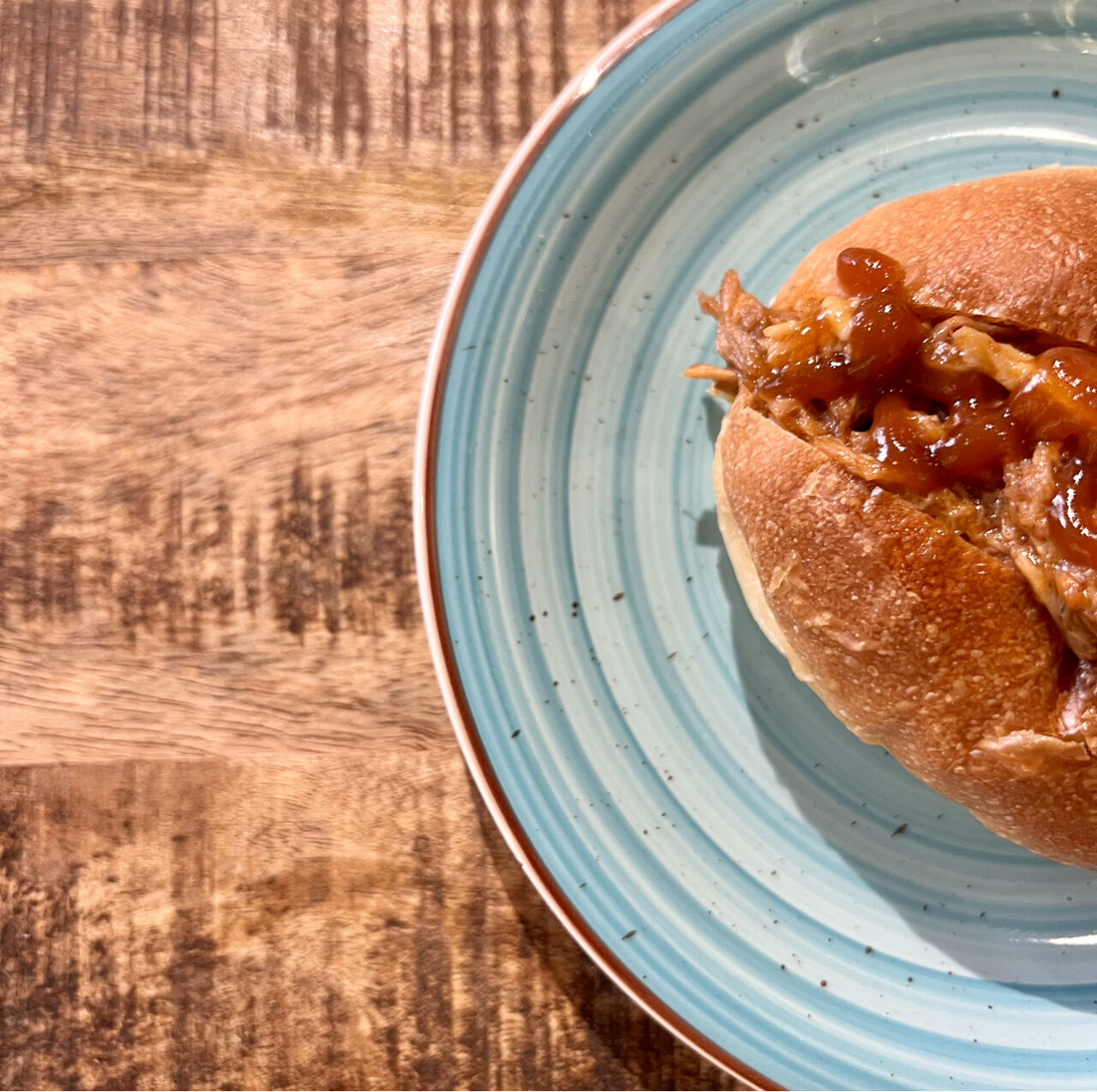 Maritozzo salato ripieno con pulled pork