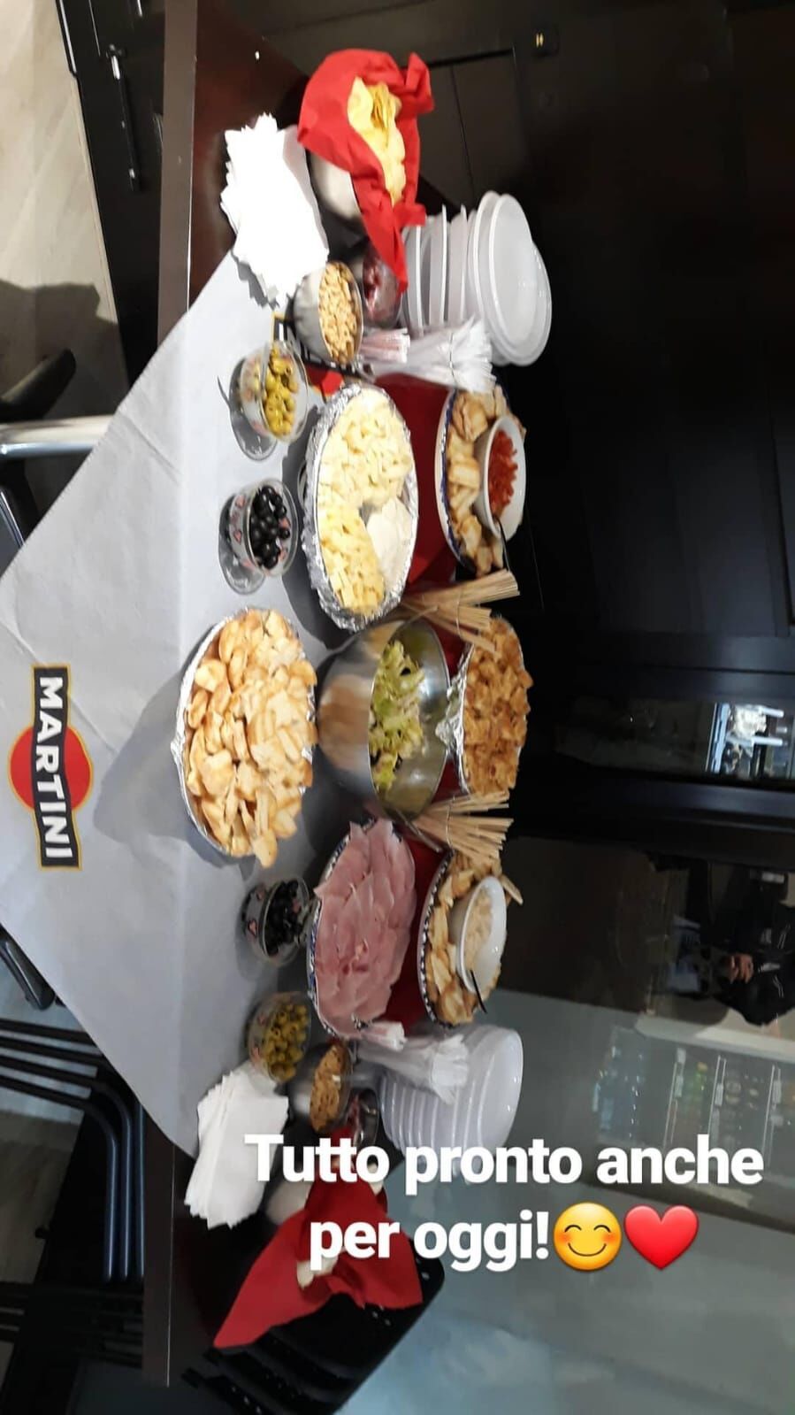 Una delle foto riguardanti il nostro aperitivo del venerdì- sabato sera!