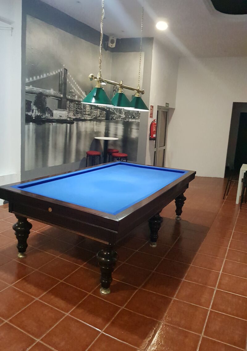 Disfruta del Billar solo en la oficina 