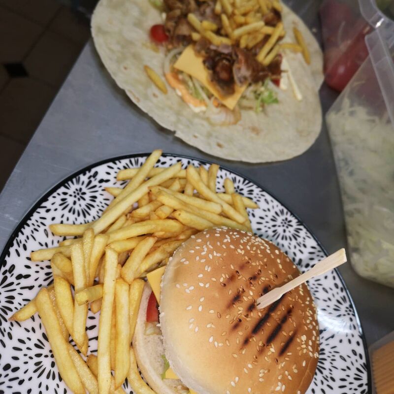 Maxi tacos & cheese burger 