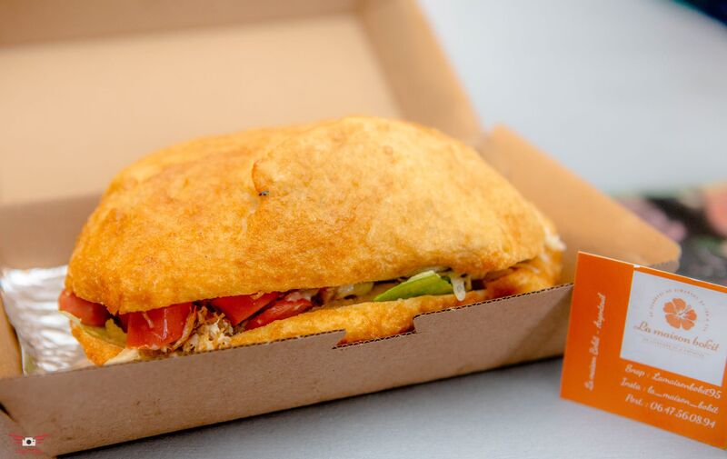 Bokit Complet Au choix : Viande haché ou Poulet.Saucisse - oeuf - fromage.