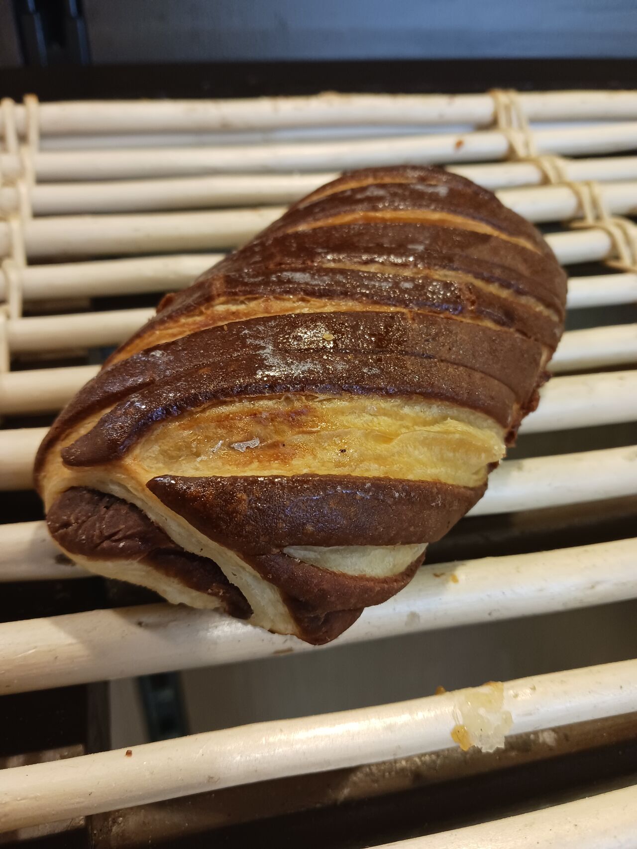 le pain chocolat recouvert d'une pâte de cacao