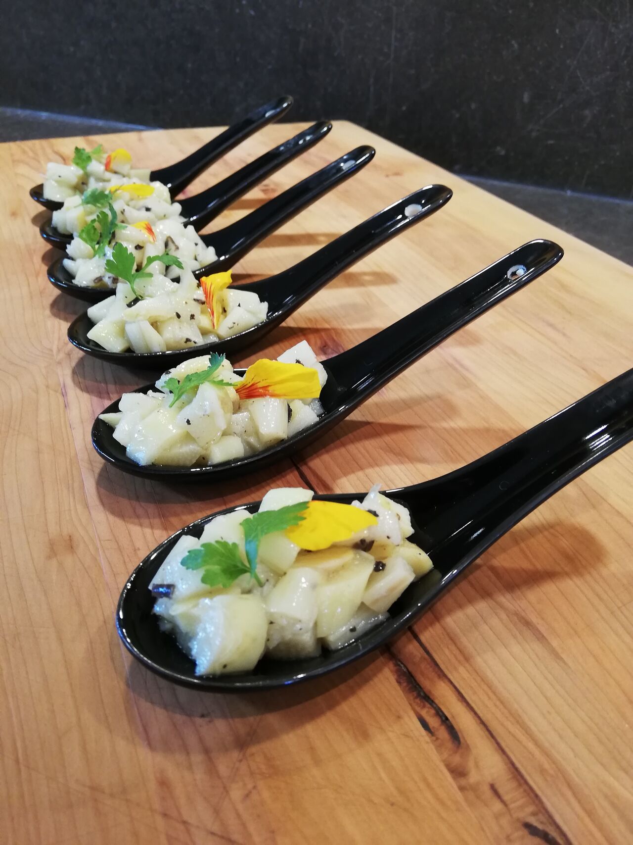 Asperges blanches à la truffe noire du domaine Majastre.