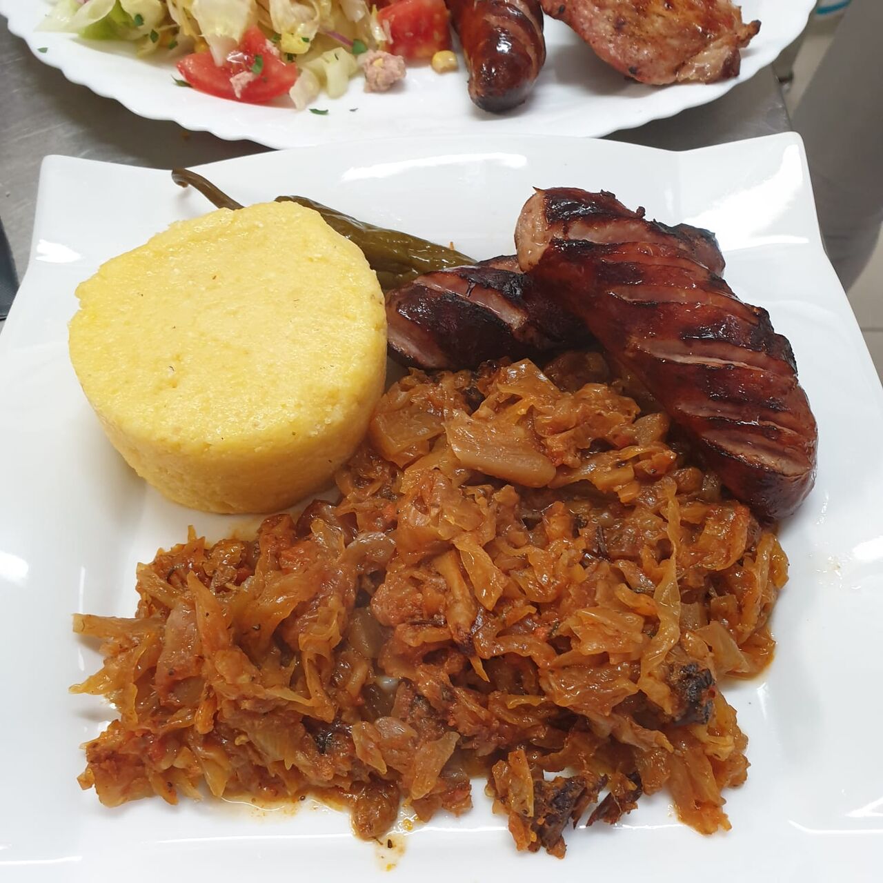 varzā cālitā cu cârnaţi