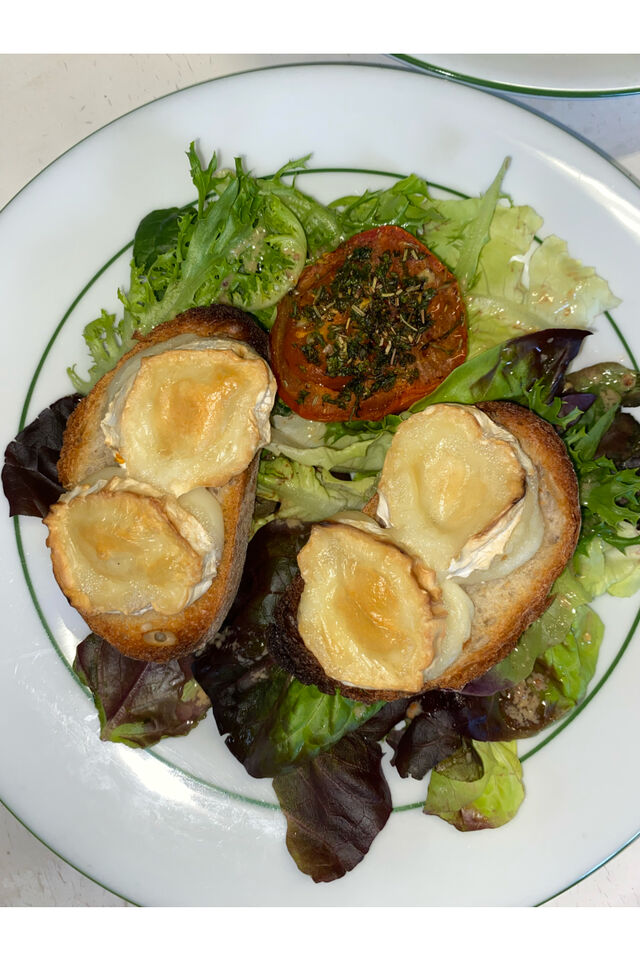 Salade de chèvre chaud