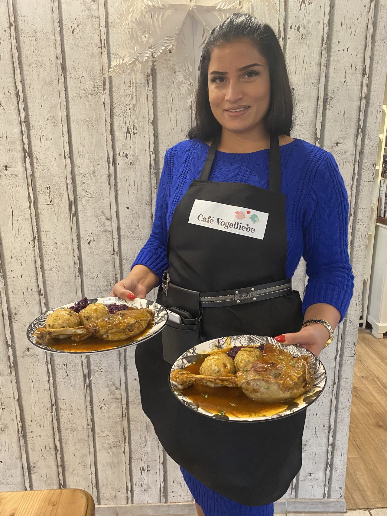 Gänsekeulen mit Rotkraut und Semmelknödeln 25€