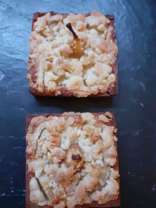 Tartelette poire, façon bourdaloue, crème d'amande, crumble
4€