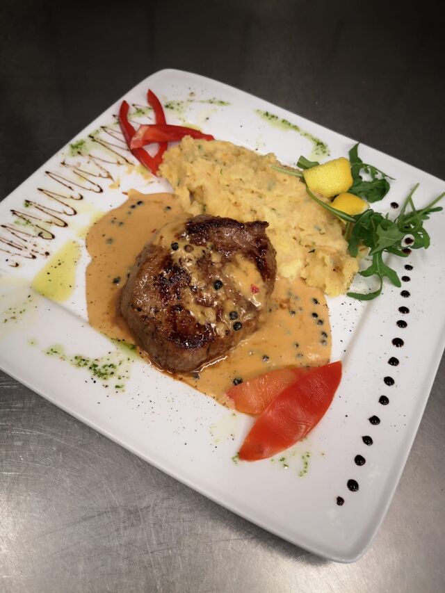 Argentinisches Hüftsteak 200gr.Mit Hausgemachtem Kartoffel - Röstzwiebelpüree 11.90€