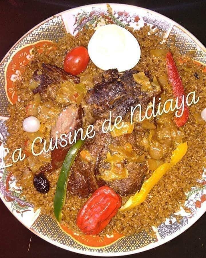 Thiébou yape blanc et crudités (riz gras avec viande ou poulet et sauce macédoine)