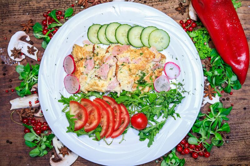 OMLETA CU SUNCA SI CASCAVAL 