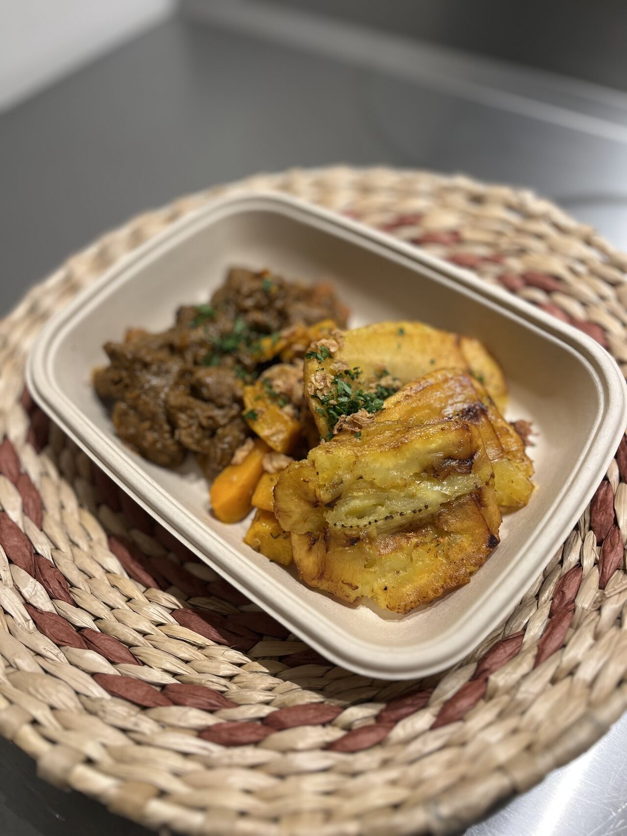 Cari de bœuf, Potimarron rôti au miel, épices Louisiana, bananes pesées 