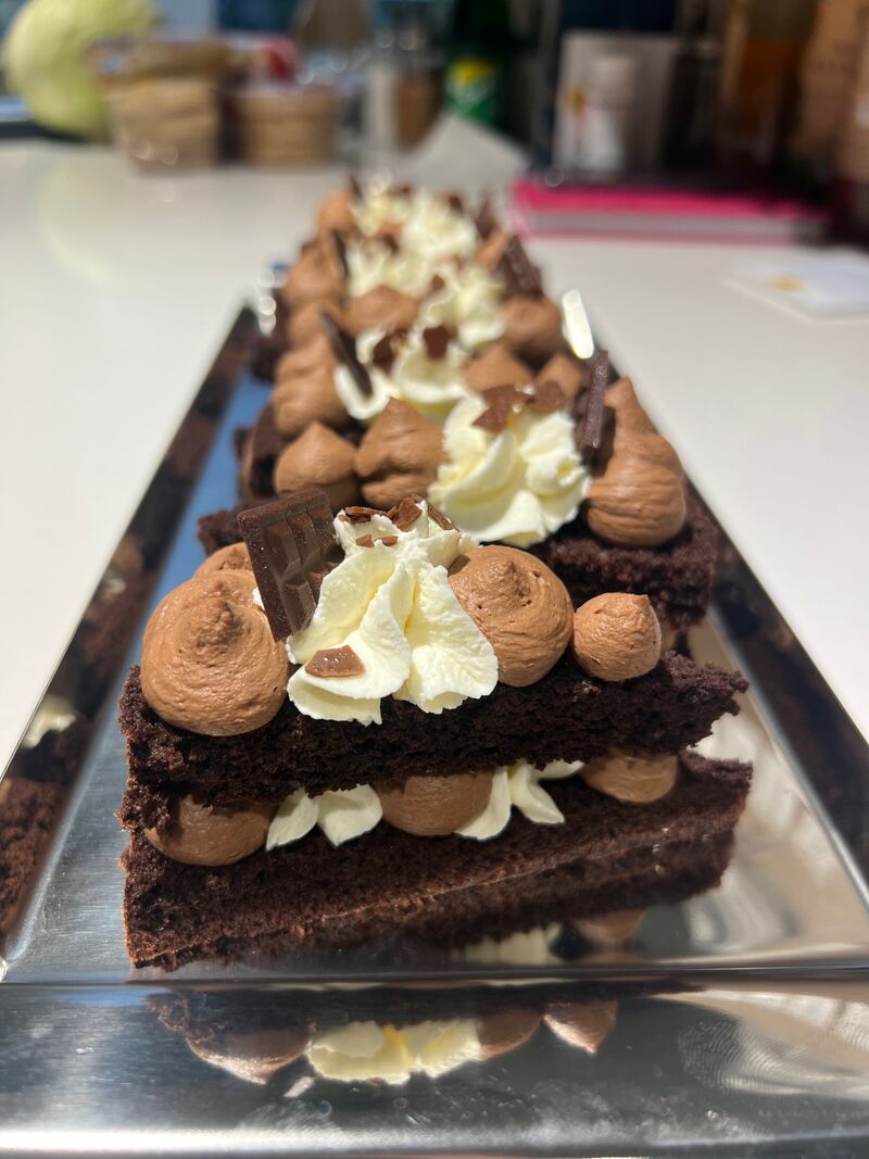 Bezlepkový kakaový dort s pařížským krémem