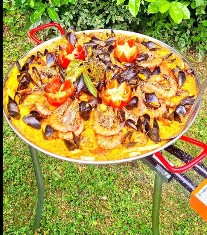 Animation Paëlla : Notre paëlla arrive directement chez vous, prête à être dégustée !